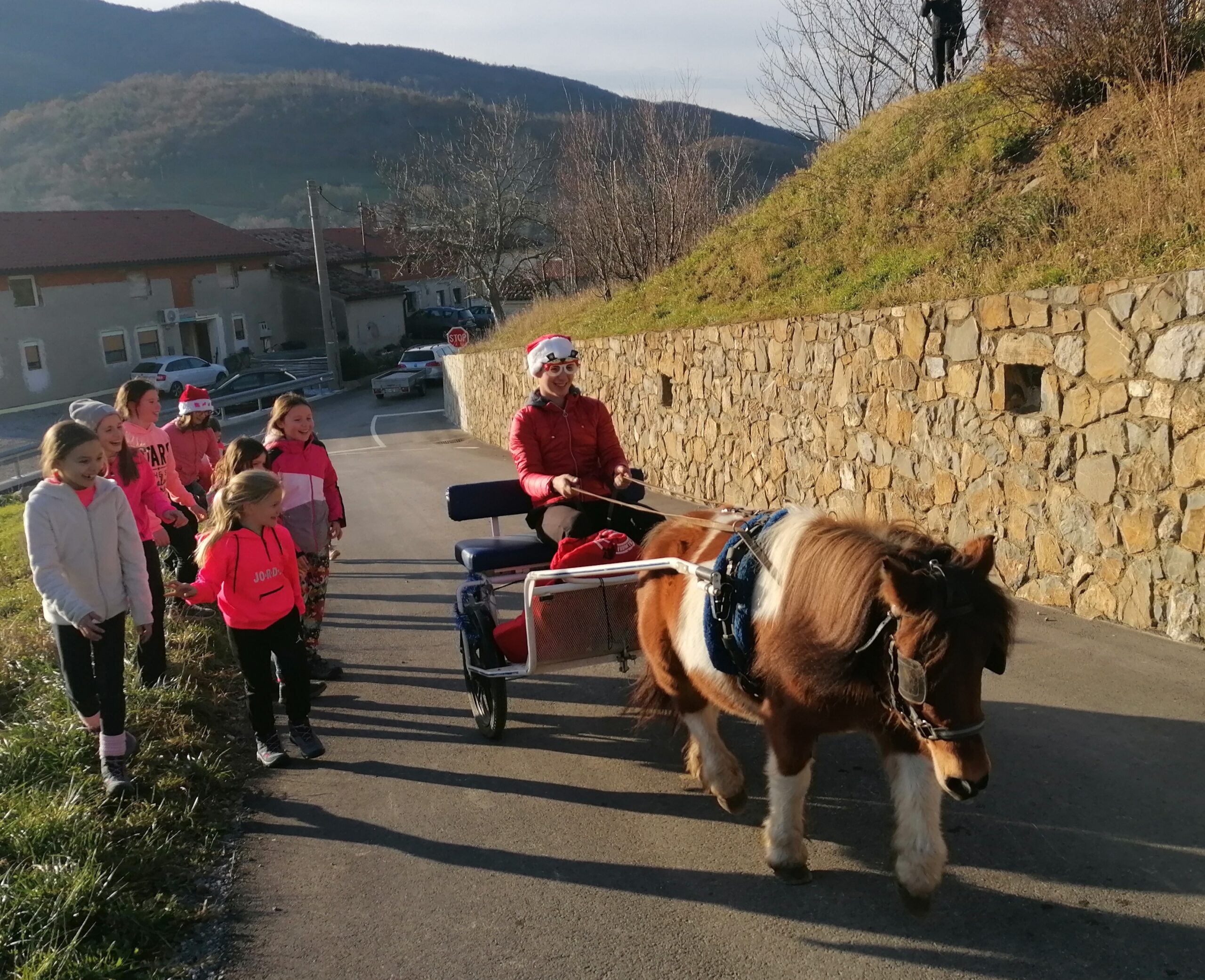 Čarobne decembrske konjeniške delavnice za otroke na ranču